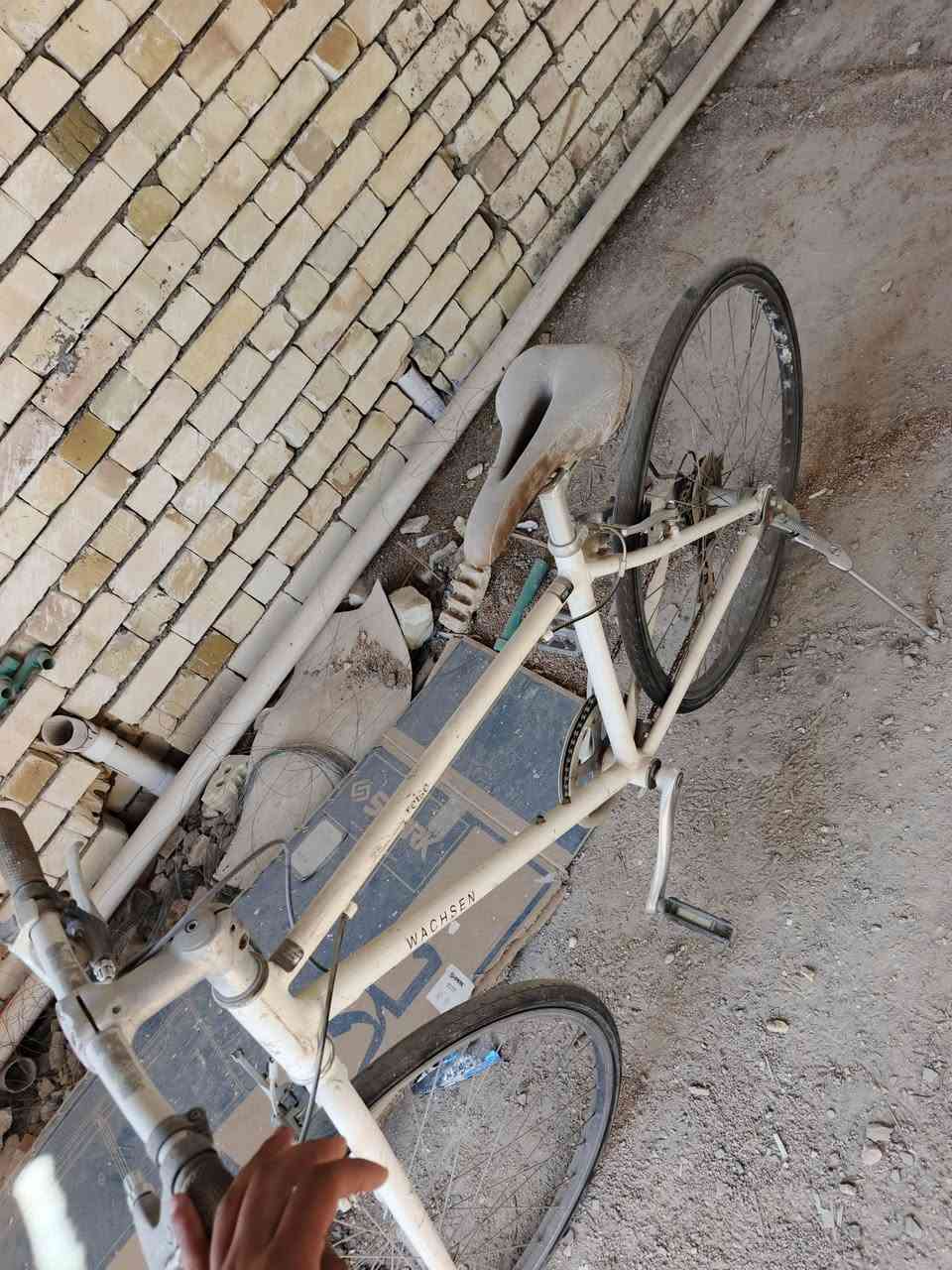 سلام عليكم باسكلc700 الماني الوزن مالته كليوين ونص رياضي مال سباق قيم وأخذ مكاني كربلاء كنطره السلام للاستفسار ع رقم ***********
