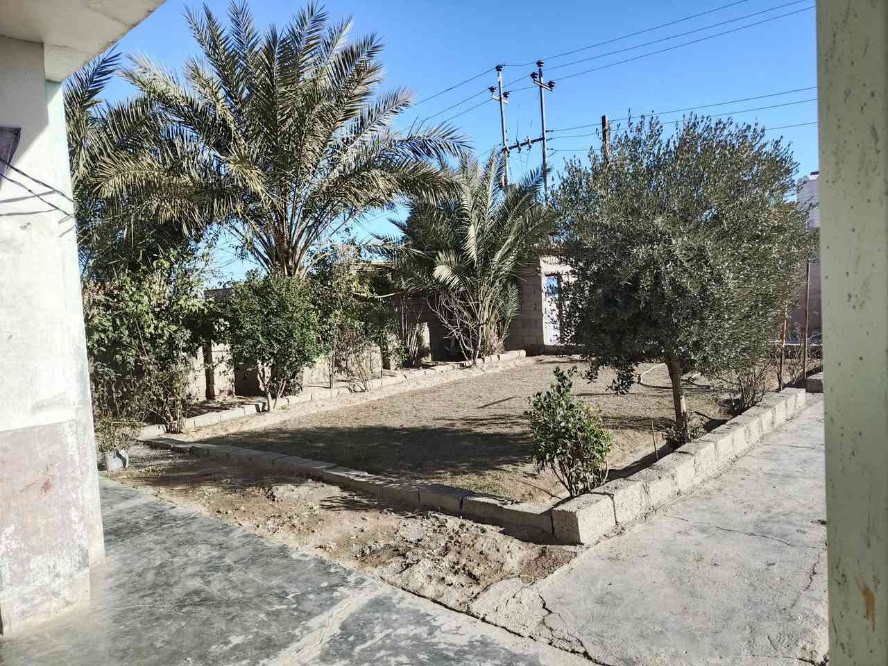 دار للبيع في قريه الأمين قرب جسر الدواليب المساحه نص دونم الاتصال على ال***********
