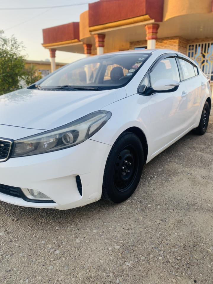 سيراتو 2017 رقم اربيل كفالة عامه 
بيه ملاحظات شويه كير محرك شاصي كفالة عامه  ماشيه 117 الف حقيقي سبير ما نازل 
تبريد ثلج تخم تايرات صدر جديد  
مكان واسط صويرة اتصل ***********
