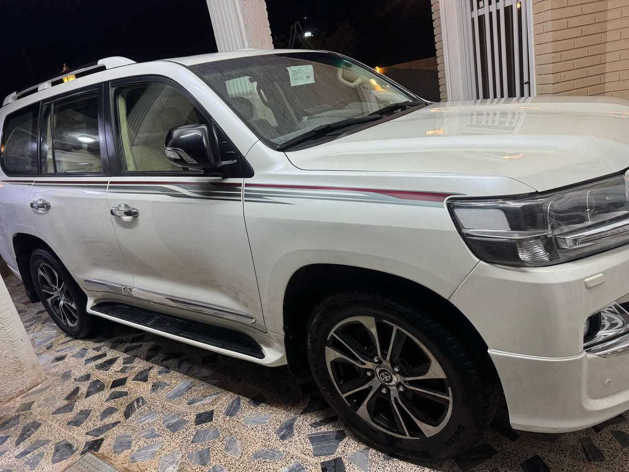 السلام عليكم لاندكروز GXRمحرك8سلندر مكفوله من الصبغ وسونر بالمنشور رقم اربيل سنويه وهزه جديده ما بيهه نقص ماشيه98 للبيع فقط مكاني سامراء***********
