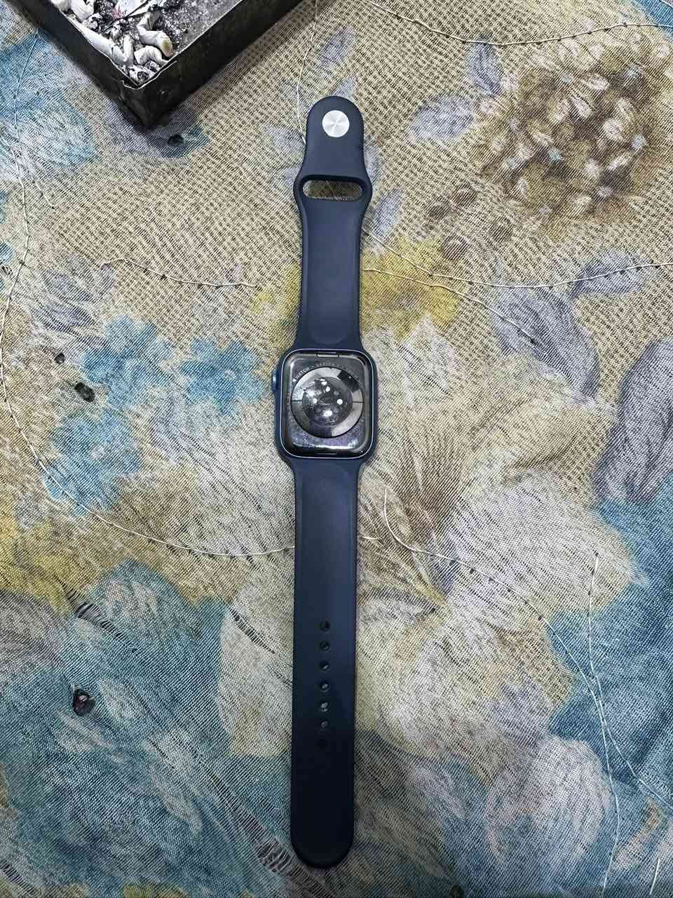 سلام عليكم  اصليه ابل
حجم قياس 45 ملم 

ساعه Apple Watch Series 7
بطاريه 91بلاد 
ذاكر 32
سوار رياضي
لون أزرق
المواصفات الرئيسية:
سعر خاص راسلني تدلل عنوان ميسان دور النفط 
 
• شاشة كبيرة Always-On Retina بحواف نحيفة
 • مقاومة ماء حتى 50 متر (مناسبة للسباحة)
 • مقاومة غبار IP6X
 • مستشعر نبضات القلب
 • مستشعر قياس الأكسجين في الدم (SpO₂)
 • شحن سريع بكابل USB-C مغناطيسي


**إذا كنت صاحب هذا الإعلان وتريد حذفه لأي سبب، رجاءا أرسل رسالة إلى الدعم الفني**