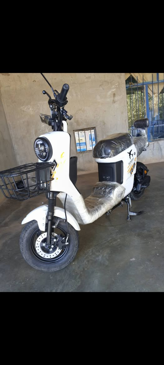 السلام عليكم موطور R9 للبيع نضيف حيل مستخدم شي قليل ملف حجم جبير بطاريات 32 امبير ضخم قيم واذا عجبني السعر ابيعك بعدو شركة للاستفسار ***********
