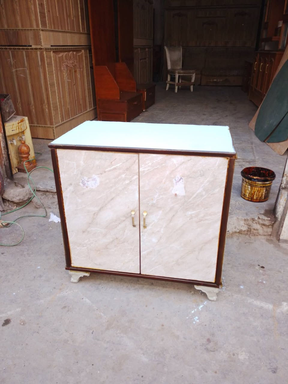 محل ياسر العنوان بلد سوق المسقف قرب جامع بلد الكبير كوميديات عدد تسعه الواحد على 15 زاويه عدد اثنين الوحدة على 20 زائد ميز ابو المرايه عدد ثلاثه الواحد على 65  زائد معرض 160 ***********
