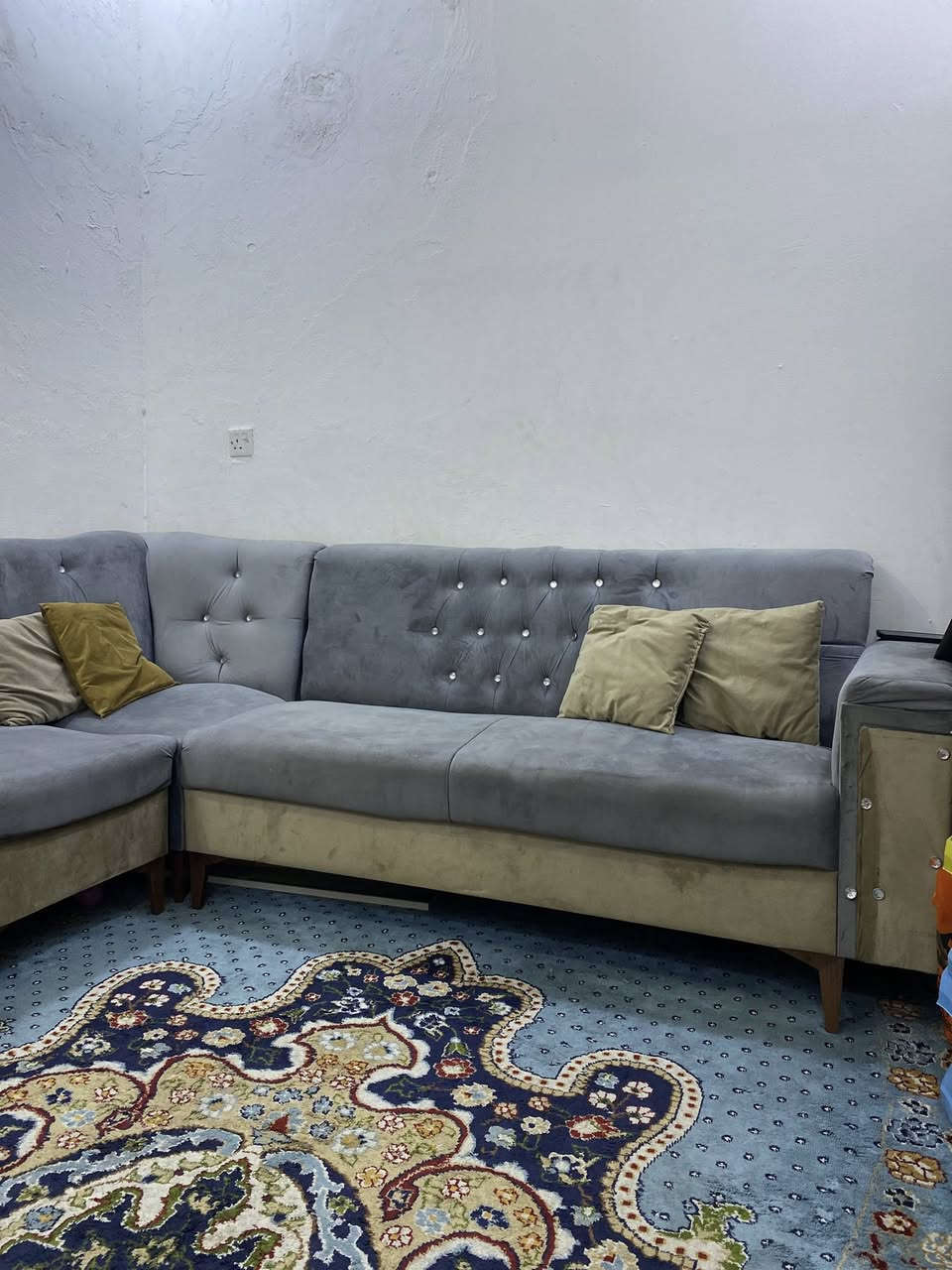 تخم ديوان استعمال قليل جداً
مابي ضرر نظيف واضح بالصور 
سعره ٢٢٥ الف مكاني بغداد البلديات 
***********
