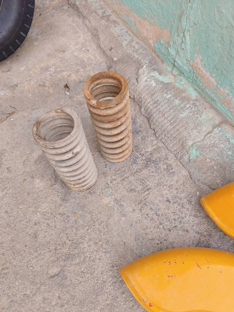 سلام عليكم
تايرات للبيع 
چاملاغات للبيع
ولاويات زوج للبيع 
وچادر للبيع 
‏‪***********‬‏
