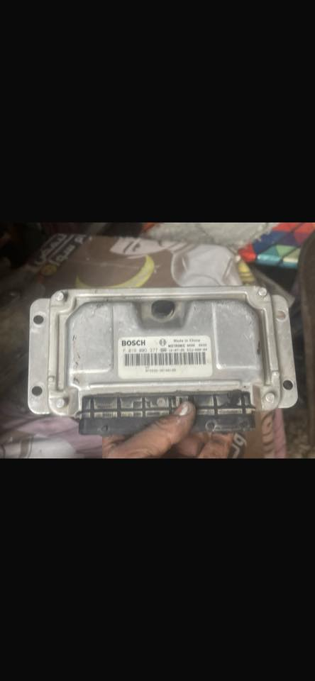 السلام عليكم محرك وكير بي واي دي جي3 كير عادي مكفولات محرك الابلادي  سعر المحرك 300 والكير سعره 300 بلادي مو هوندا وتحوير بلادي مال شركه وعقل سعره 50 الاتصال ***********مكاني بغداد
