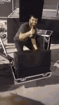 السلام عليكم لاينري RCF كوبي درجة اولى ضمان العمل والجودة يفيد اصحاب المجالس الضخمة واصحاب الديجي والهندسة الصوتية كمطربين الكمية محدودة وتحياتي للجميع للاستفسار عالرقم ***********
