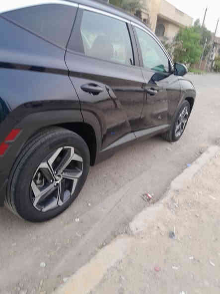 السلام عليكم سيارة للبيع هونداي توسان  حبري هايبرد وارد امريكي موديل ٢٠٢٣ رقم بغداد فول مواصفات ١/١  بانوراماوبصمتين بصمة تشغيل وبصمة ابواب وكشن كهرباء وتدفئة كشنات ورادارات ويل ١٩  وجنطة كهرباء وحساسات وتشغيل عن بعد وهواي مواصفات والحادث بالمنشور بدون دواخل وماشية ٤٣ مكاني بغداد والسعر ١٩٠ للاتصال ***********
