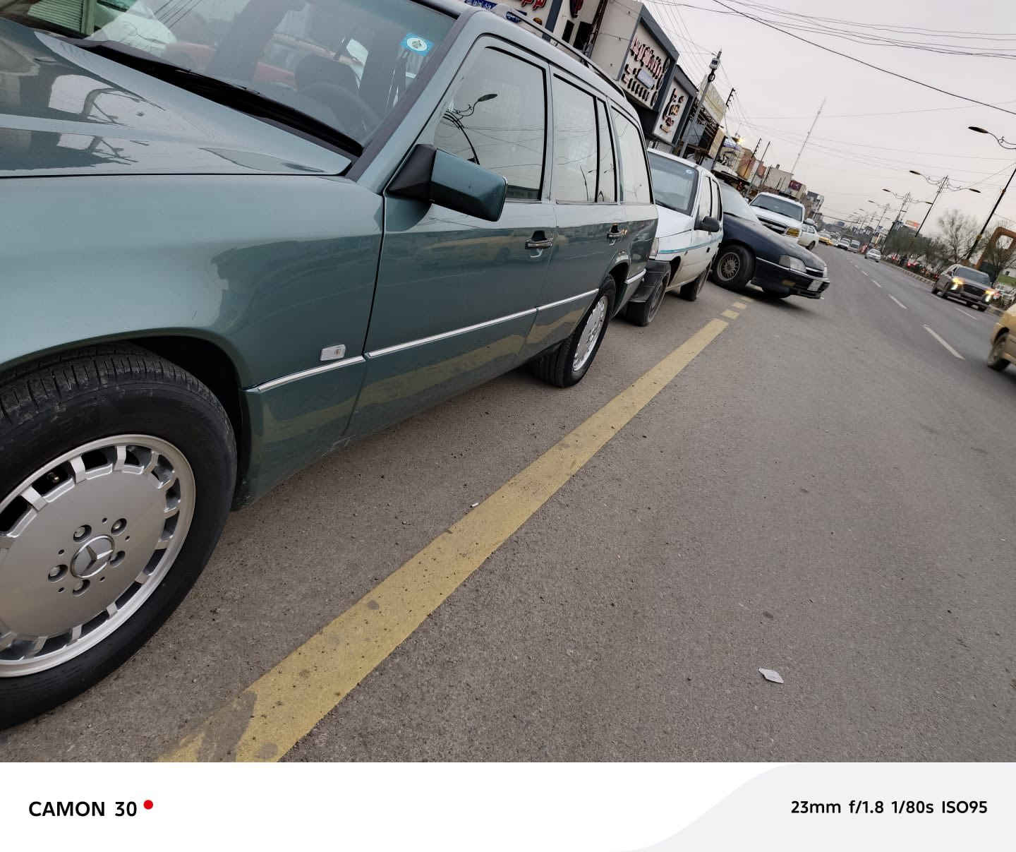 يالله
السعر 85$
سلام عليكم 
مارسيدس دب🐻‍❄️ستيشن 
مصبوغه عام 
رقم اجنبي 
هزه جديده 
مكينه وكير تيوتا ملكه 
صدر امامي وخلفي حديد 
طخم تايرات حديد 
باتري جديد 
وايرمنيه كلها شغاله 
سياره شرط من دعاميه الى دعاميه شرط 
ماتصرف عليها نار
عنوان السياره موصل حي البكر مقابل نادي نينوى
الاستفسار 
***********
***********
