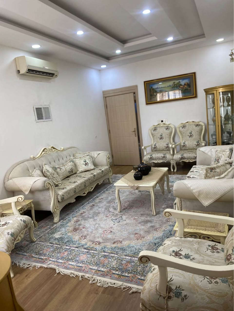 #زانكو99
عرض مميز جدا بيت مؤثث كامل للبيع في أربيل حي زانكو 99_قرب مدرسه احمدي خانى مساحة 150 متر ركن
بتكون من
4نوم+استقبال+مطبخ حارو بارد+2هول+مجموعه صحيات
نمليك طابو صرف *********** أربيل, العراق
