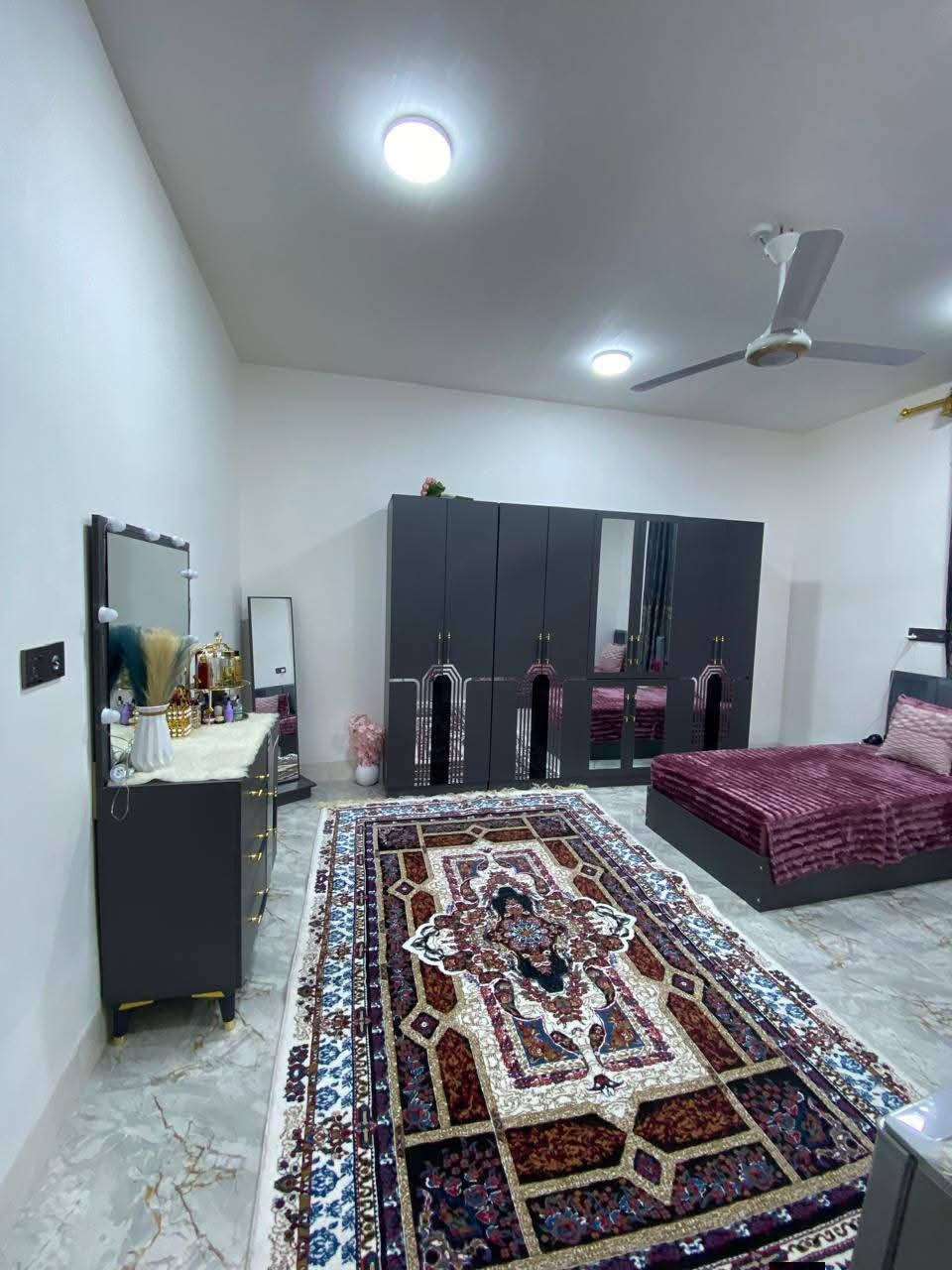 السلام عليكم
بيت بمنطقه 8شباط قرب اسواق الخزرجي طابقين اربع غرف 
اربع غرف نوم وستقبال وصاله ومطبخ ومجمع صحيات 
السعر 110 وقابل للتفاوض 
الاتصال 
‏‪***********‬‏
