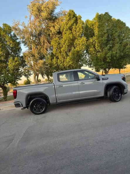 السلام عليكم للبيع GMC Sierra Elevation 2024
جمسي سييرا الڤيشن الوحش الامريكي🛑🛑🛑🛑
انظف سيارة بالعراق بجم كبس بدون ايرباك🛑🛑
حادث خفيف صور الحادث مرفقة داخل المنشور🔥
***********
باب طويل بدي قصير المرغوب
مكينة 8 سلندر 5.300 المرغوب
كير تعليك المرغوب 10 نمر 
القوة الحصانية 355🔥🔥
موديل 2024
بجم كبس 🛑🛑🛑
بدون ايرباك السيارة 🚫🚫
ماشية 28الف كيلو بعدها جديدة 
الكير والمحرك كفالة عامة 
صدر امامي خلفي جديد
مواصفات 
رادارات ورادار أمامي 
رادار فرملة طوارئ ‼️ 
رادار تنبيه أمامي 
شاشة مقاس 13.4 انش وعدادات سرعة ديتجل 12.3 انش
شاشة تدعم apple carplay و Android auto لاسلكي 
‏ LED اشارة LED نهاري 
هيتر استيرن
هند بريك بصمة 
صندوك كهرباء
شاشة متصلة الشكل الجديد 
تحكمات ستيرن جهتين 
كشنات كهرباء 
تبريد قطعتين 
انظمة قيادة Sport -off- Road normal 
كامرة خلفية دوارة 
كشنات خزن 
منافذ Type C شحن 
وبعد بيها هواي مواصفات معروفة ما ذكرتهن
السيارة مابيها اي نقص رقم شمالي شرط التحويل او الوكالة
الضرر جانبي بسيط صبغ ربع الباب وربع الجاملغ الخلفي جوة قبغ البانزين بدون تبديل 
مكان السيارة تكريت
السعر415 وبيها مجال السيارة حيل جديدة احلى من الصور
