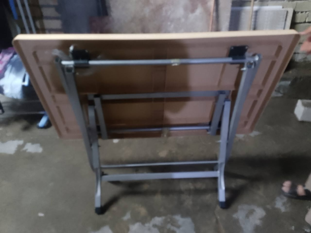 ميز طعام جديد للبيع 
***********
