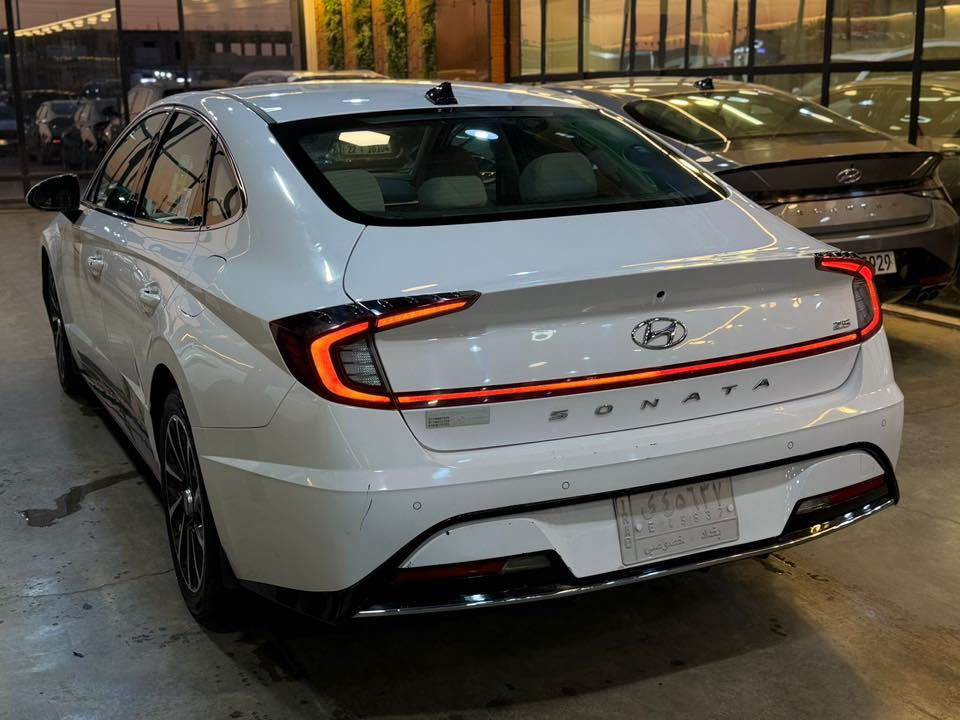 السلام عليكم
سوناتا 2023 خليجي ابيض 
حساسات 
شفتات ستيرن 
تحكمات مري 
بصمة وتشغيل عن بعد 
بردات خلفية 
 محرك 2.500 mpi
ماشية 91الف 
بارد في الباب خلف السائق والهلا 
دعامية امامية مبدلة لون مقارب 
 بأسمي تحويل مباشر 
السعر 187 وبيها مجال 
 مكاني واسط صويرة 
للتواصل ***********
