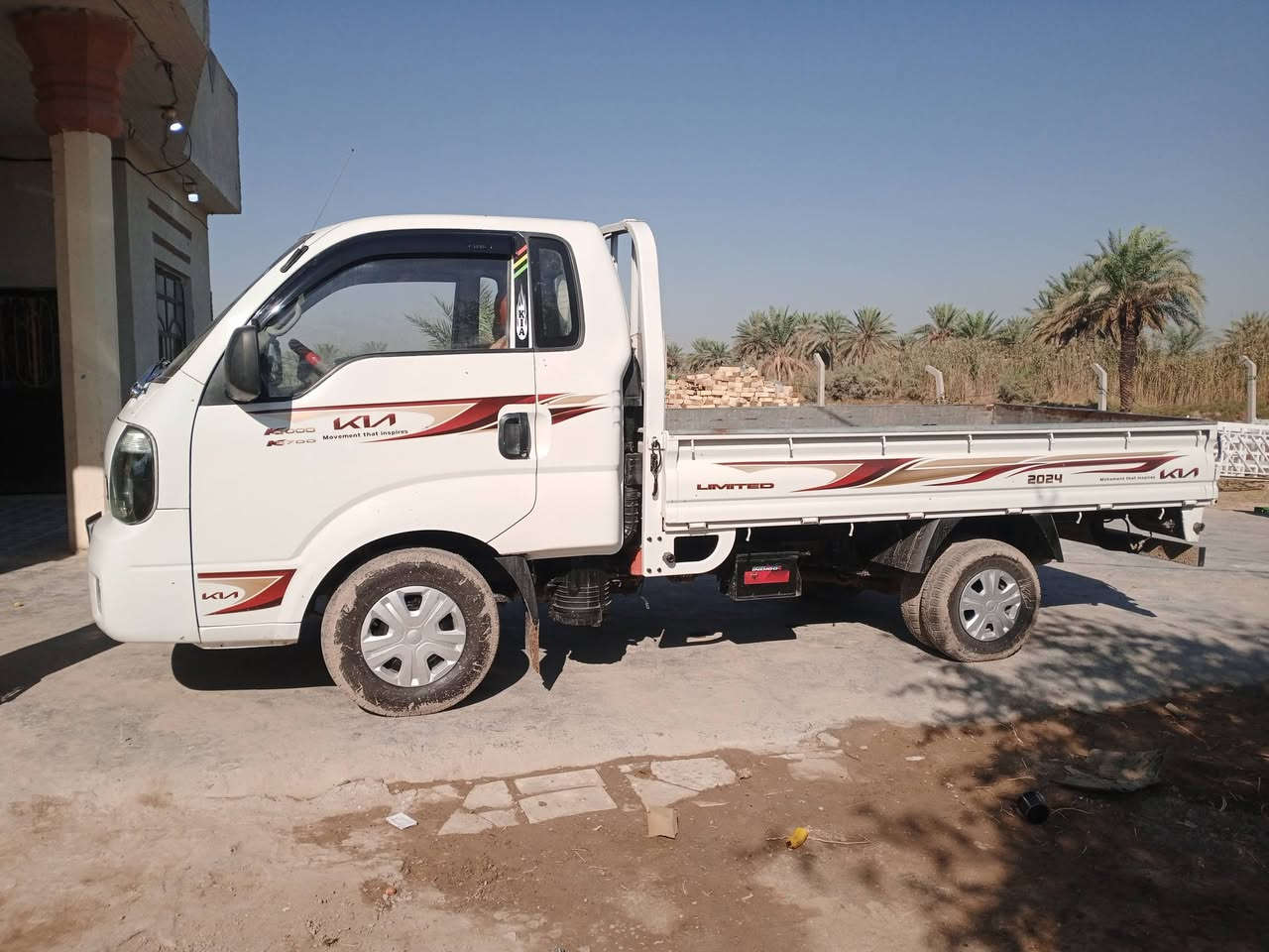 السلام عليكم كيه للبيع موديل ٢٠١٣
رقم بابل سنويه ل٢٧. كيرمكينه كله نضيف القماره بيه بخه صبغ رقم شاصيهه ضعيف السياره نضيفه كلش السعر٨٥
مكاني حله ***********
