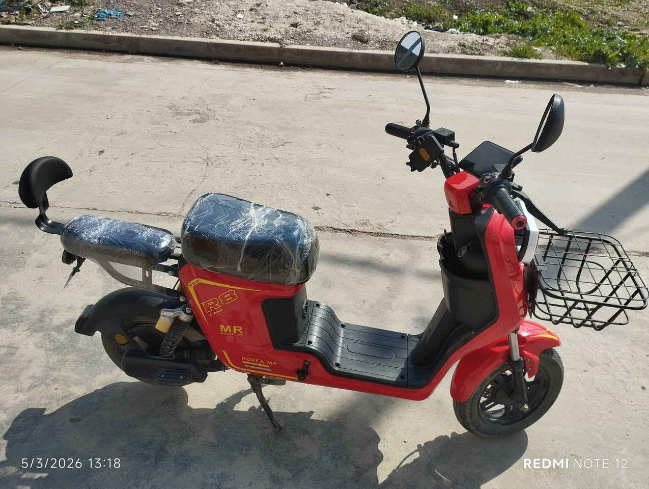 السلام عليكم دراجة شحن R8 النظافة فول خمسة بطاريات نظيفات شرط الفحص كلشي شغال وبي بصمة وكارت السعر 375 وبي مجال بسيط رقم الهاتف *********** غير متواجد خاص
