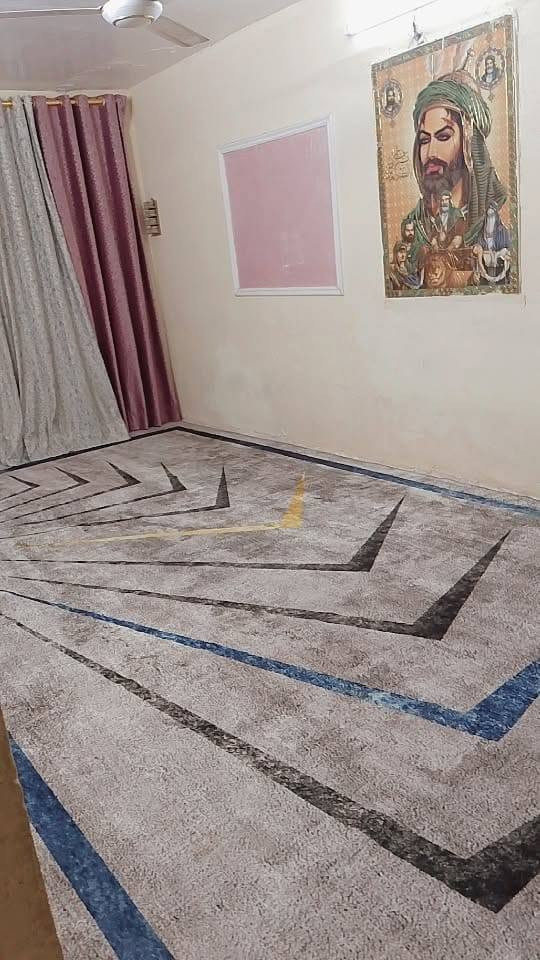 السلام عليكم بيت اللبيع مساحه 100متر طابقين طابق الاول غرفه نوم وستقبال وحولي كبير وحمام وصحيات والطابق الثاني غرفتين كاملات وكبار وسطح كبير عنوان شعله مقابيل قطاع السابع السعر 95وبي مجال اللطيبين استفسار او تفاصيل ع هاذا الرقم ***********
