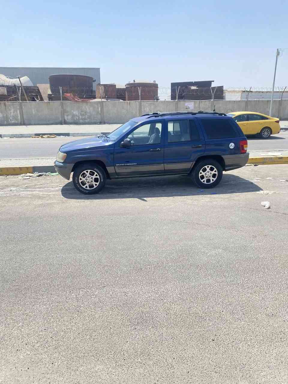 جيب كراند شيروكي مديل 2000 مشروح وطني سياره بسمي سنويه بسمي كير محرك تبريد كهربائيات حماوه  كله واحد على واحد  مشيها حلو وسحبها مرتب  بيها  نواقص    خفيفه وبسيطه  تجي وافهمك او خابرلي  عنواني بل بصره القبله سعره 75ورقه. ومجالها بسيط  ***********
على فكره  بل واقع احله
