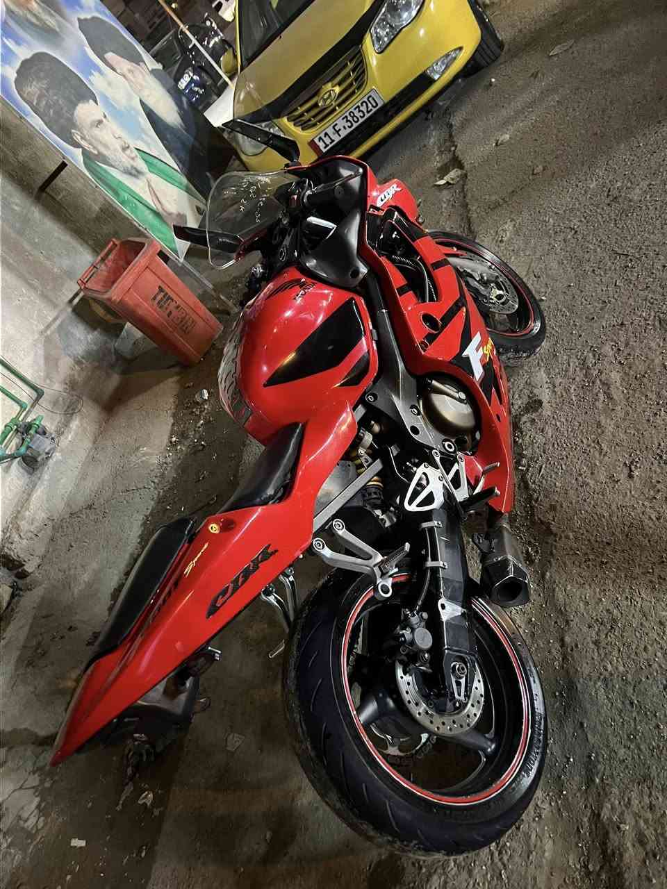 السلام عليكم امفوراي  للبيع دراجه كير مكينه ممفتوح كفاله عامه دراجه شلعه معدل دراجه نصبتها حلوه بيها نقص واحد زنجيل شوي تعبان يرادله تبديل ب25الف فقط دراجه نضيفه مكانها بلديات قرب تقاطع الكهرباء سعر3250$ وبيها مجال قليل رقم الهاتف *********** وتساب فقط 🌹
