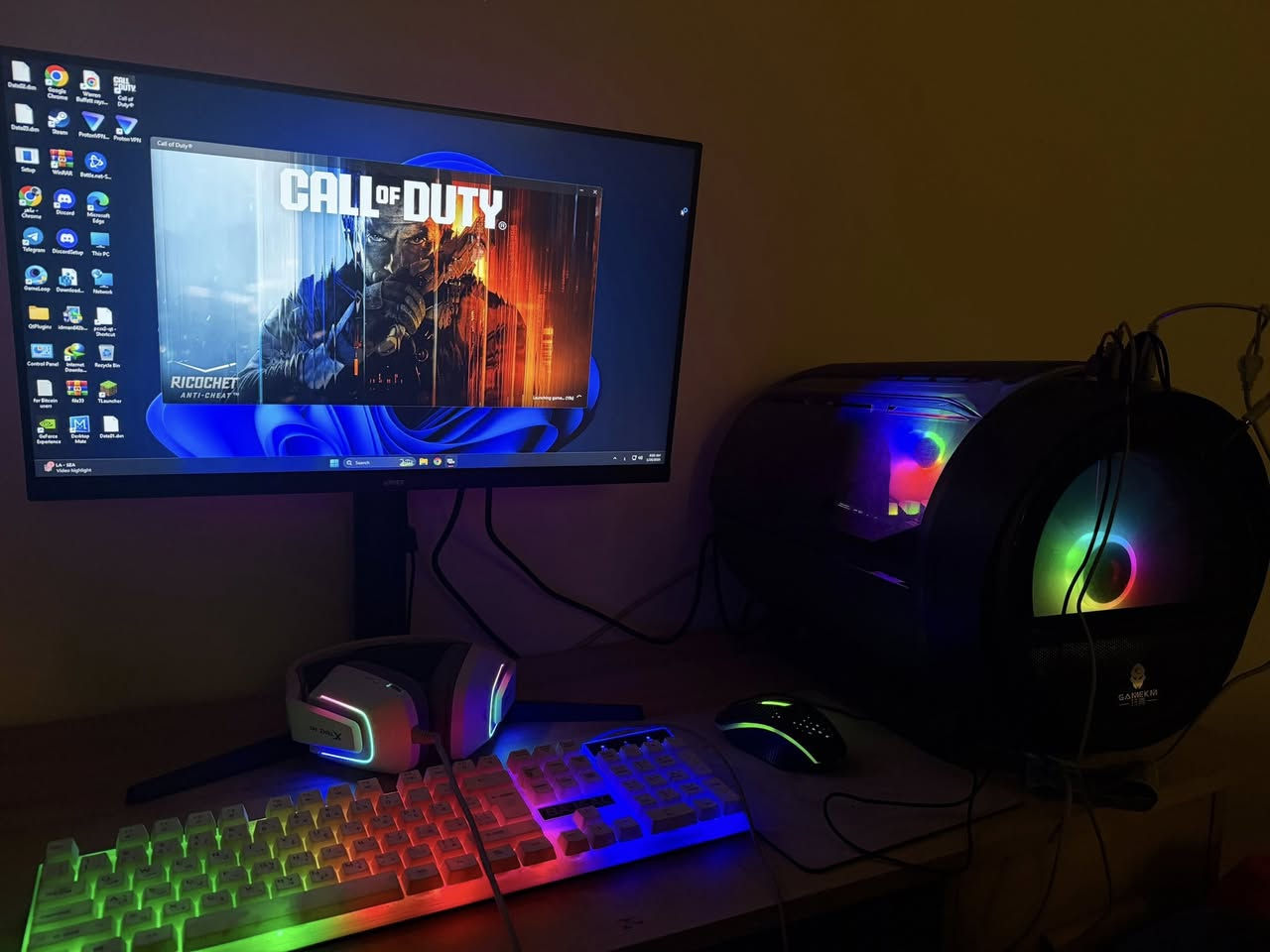 السلام عليكم 
عندي Pc كاملة للبيع مونيتر وكيس ويوبي اس وماوس وكيبورد وحته كرسي 
Gtx 1660 s
I5 11400
16g
Ssd 512
الشاشة من شركة vortex 165hz
السعر 750 الف يعني والله متلقون هيج سعر بالسوق 
*********** المواصفات كاملة ولصور كدامكم الي ميشتري ليتعبني ويتعب نفسه
