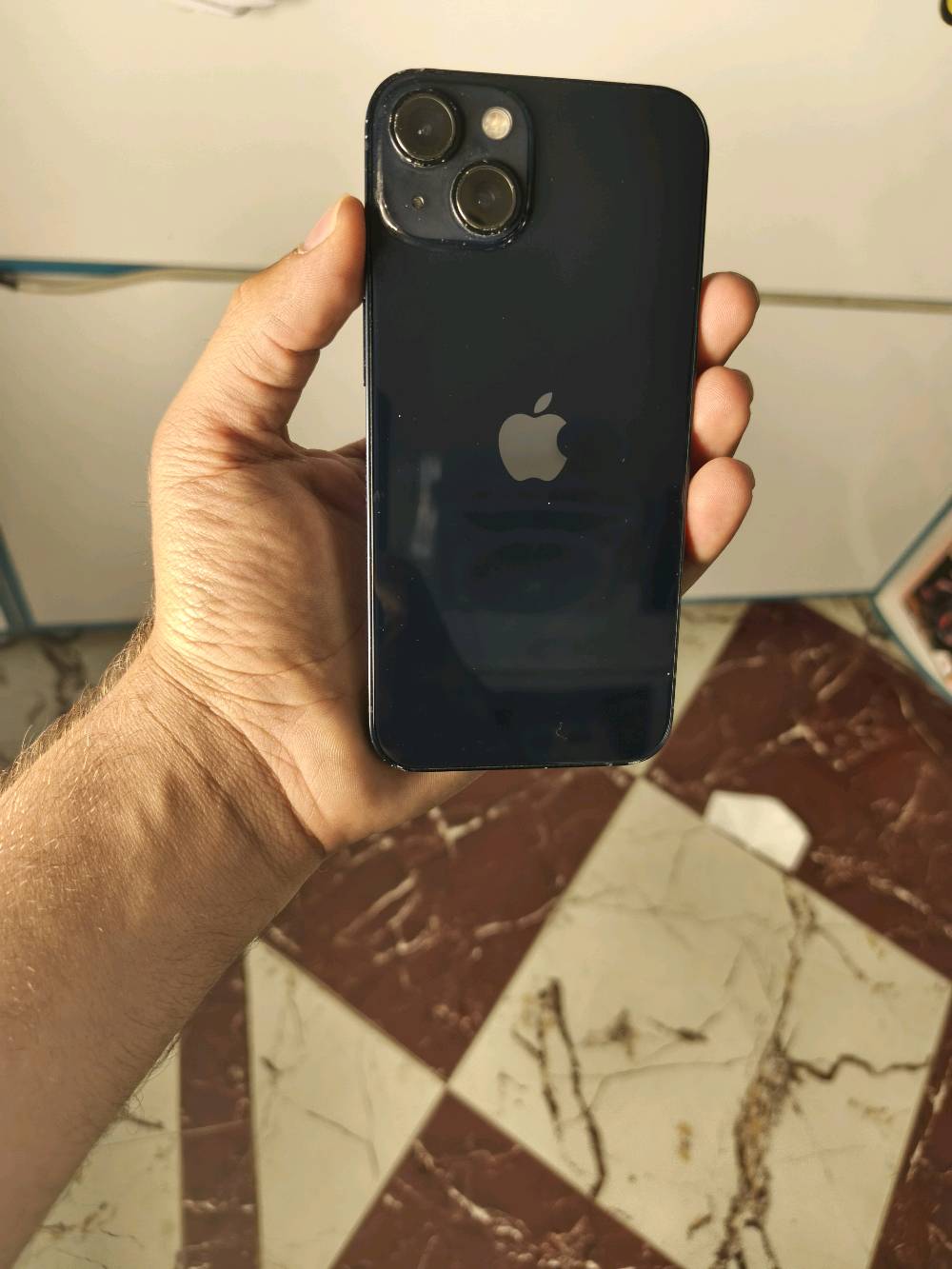 إيفون 13 عادي 
بذاكرة. 128 
بطارية. 85 
جهاز نضيف بي فقط ضربه بشاشه وما بيها أي تاثير على شاشة 
عنواني ميسان عواشة 