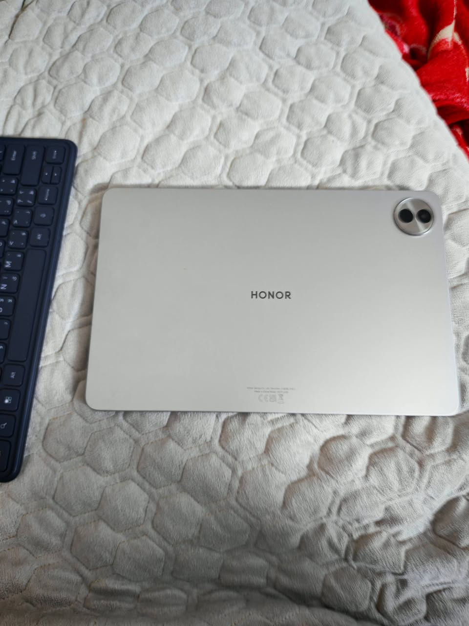 التابلت الاحدث من هونر
هونر باد 10 

معالج  snapdragon 7gen 3

ذاكرة 256 رام 8+8 

شاشة كبيرة 12.1 بتردد 120hz

بتدعم اكتر من مليار لون وراحة الكف

بطارية عملاقة 10100mla

بيجي يشغل 60 فريم معه كيبورد معرّب

سعره 375 وبي مجال 

علما ان سعرة بالمحلات 525

رقم التليفون ***********
