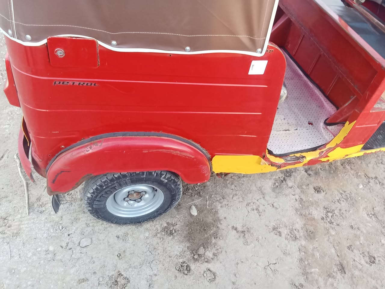 السلام عليكم تكتك موديل 18
مرقمه وكامله تحويل ثاني يوم مكينه 20 

بيها خياسات بل دوس الماميه من جوه 

الشراي فقط يخابر مكاني ديالئ بعقوبه 

للستفسار تصل ‏‪0773 671 4199‬
