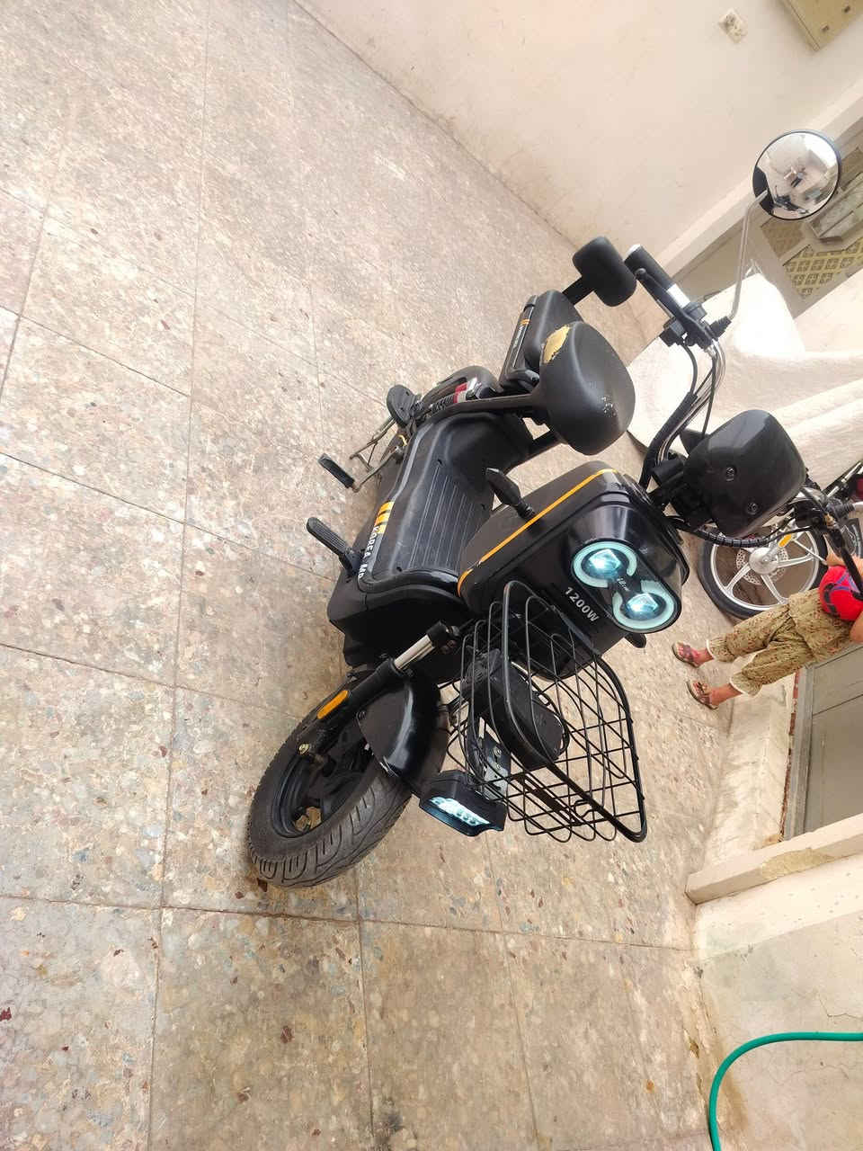 للبيع دراجه حجم وسط 4بطاريات
فول نظافه كلها عل فحص بصمه 
اسويج وكرت السعر 325وبيها مجال 
***********
***********
