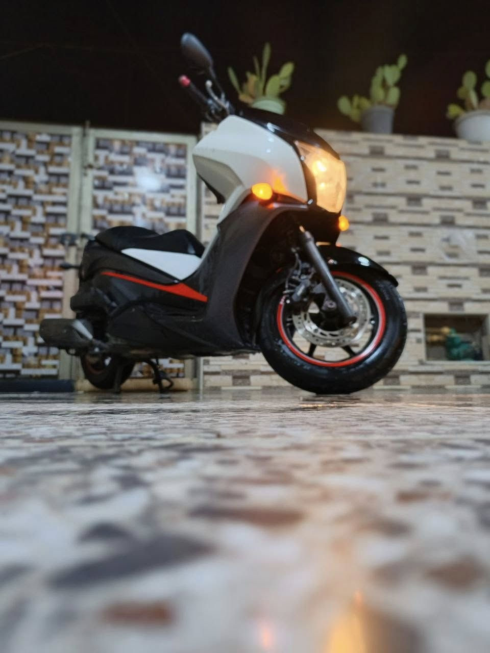 السلام عليكم للبيع دراجه هوندا فاز موديل 2011 دراجه نضافتهة 90٪100 دراجه خير من الله مكينه الدراجه مكفوله  السعـر 14$ المكان بغداد مدينه الصدر للاتصال‪0773 597 0533‬‏
