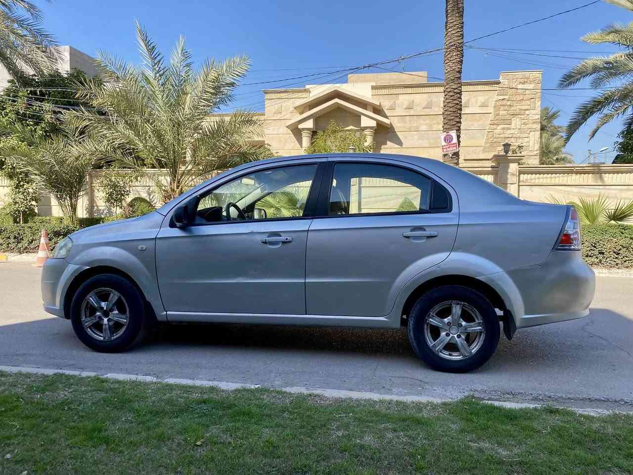 السلام عليكم 
أفيو موديل 2007 محرك 1600 مسكر المرغوب السيارة اقتصاديه وعمليه كلش جاهزة من كلشي وقبل كم يوم سويت صيانة جديدة ميحتاج تصرف شي عليه..
بيه كم قطعه صبغ وبيه بارد باب السايق كم إصبع مو هوايه السيارة سنوية لحد 2028 الهزه جديده والسيارة بأسمي رقم انكليزي السيارة حلوة ومرتبه وبالخير على الي ياخذها. 

العنوان
 بغداد/ المنصور-الأميرات 

السعر 60 وبيه مجال بسيط. 

***********
