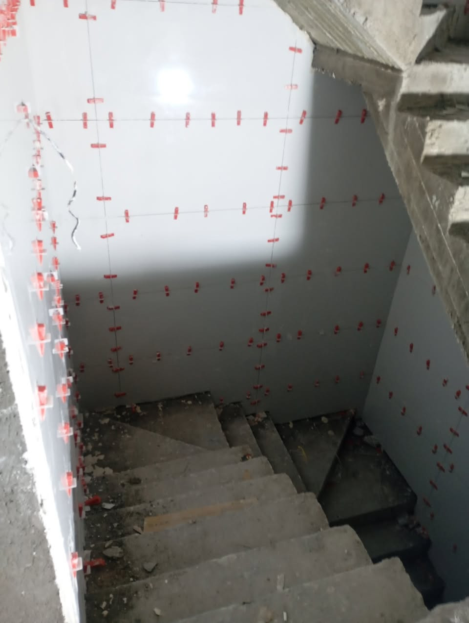 السلام عليكم إن خلف سيراميك مصري تفضل ***********
