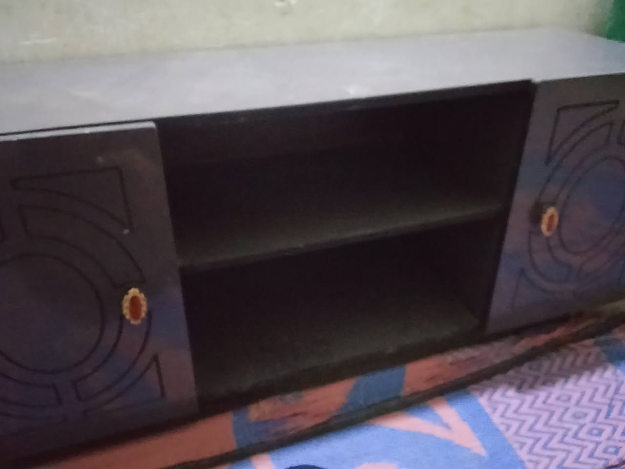 ميز بلازمه وداخل ترهم مزهريات او شي ضمو للبيع سعره 75بعده جديد التواصل خاص او واتساب ***********
