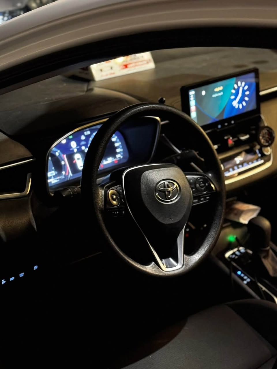🚗 تويوتا كورولا 2024 هايبرد (Toyota Corolla Hybrid 2024) للبيع 🚗
المواصفات والتفاصيل:
 الموديل: 2024 شهر العاشر  (هايبرد)
 المسافة المقطوعة: 45,000 كم
 الرقم: بغداد الدولي الجديد (بإسمي وتحويل مباشر)
 الموقع: بغداد - الأمين
🔹 المواصفات والكماليات:
 البصمة: بصمة دخول وخروج + نظام ترحيب
 السقف: فتحة سقف (سلايت)
 الشاشات: دشبول إلكتروني ديجيتال + شاشة وسطية كبيرة + تبريد شاشة
 الإضاءة: كشافات زنون LED
 التكييف: قطعتين تبريد (أمامي وخلفي)
 التحكم والقيادة: تحكمات أزرار ستيرن كاملة + أنظمة قيادة متعددة + نظام القيادة الكهربائي EV
🛡️ أنظمة الأمان والمساعدة:
 رادار أمامي + نظام تحديد وتنبيه الخروج عن المسار
 نظام التوقف الذاتي (مانع الاصطدام)
 مستشعر وقارئ العلامات المرورية
 كاميرا خلفية دوارة
 هاند بريك بصمة (دكمه) + نظام Auto Hold
⚠️ ملاحظات البودي (الضرر):
 طخة بسيطة جداً بالجاملغ الخلفي
 طخة بسيطة بدوسة باب السائق (موضحة بالصور)
💰 السعر: 148 ورقة ($14,800) وبيه مجال قليل للجادين.
📞 للتواصل والاستفسار: ***********
