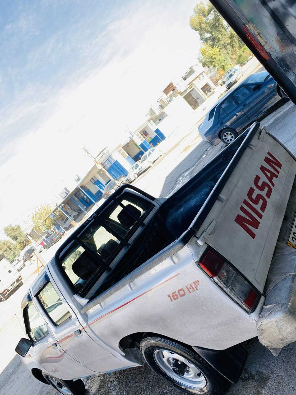 نیسان مۆدێل ۲۰۱۲ ڕەقەم هەولێر ڕەقەم و سەنەوی هەزەو بەڕادی نوێیە بەلای سەیاق وەرگەڕاوە سەقف و بۆنیت و لای سەیاقی کامل بۆیاغە واتە لای سەکنی هیچی پێوە نیە شانسیەکەی کەمێک گرتوە بەشی پێشەوەی بێ بڕانەوە بەس لەحیمە بەناو کردن و وەکالە بەشەرت سەیارەکە وەک شووشەیە ئەکسڵ و تەقەو ڕەقەو گێڕو مەکینەی بەشەرت تەبرید ساردو گەرم بەشەرت کامل مەسرەف کراوە توند و تۆڵە سعری ۹۰ وەرەقەو کەمێک مەجال شوێن کۆیە *********** | *********** كويسينجاك, أربيل
