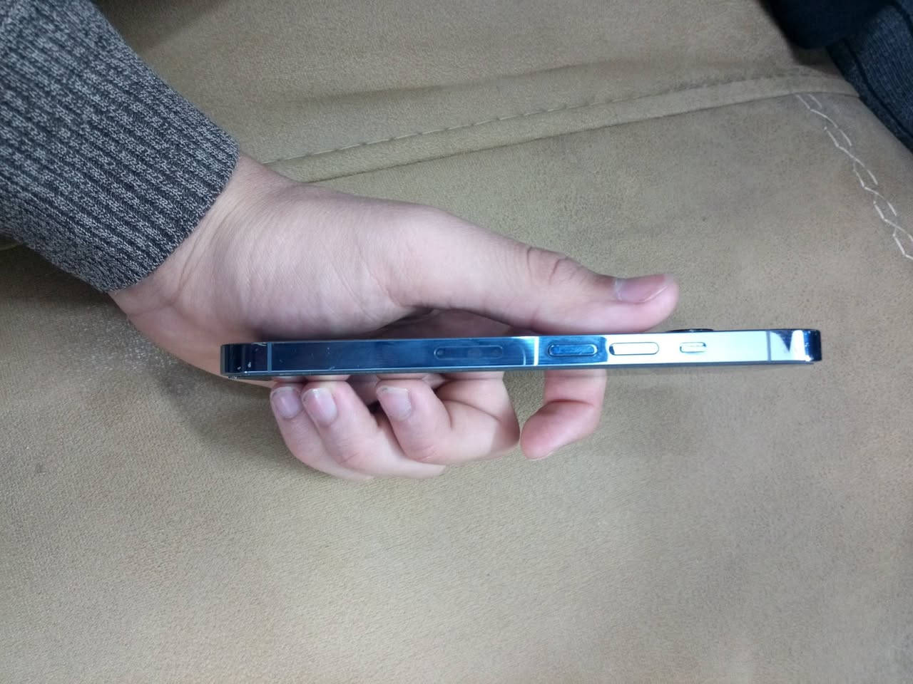 سلام عليكم
ايفون 13 برو نظيف استخدام شخصي نظيف جداا ذاكره 256 ما داخل صيانه ابد بطاريه 82 لامرفوعه ولا مبدله معه شاحنه اصليه او شرق اوسط السعر 600 بي مجال للشراي للستفسار ((***********))
