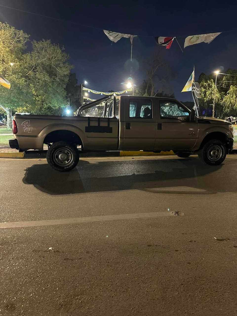 فورد موديل 2012 
محرك 10 سلندر بانزين 
بيها منضومه غاز 120 لتر تمشيك 400 كيلو 
سياره بيها بس البدي صبغ البيبان والجاملوغات والبنيد والقماره مابيهن قطره صبغ 
مكان السياره اربيل 
سعر 130 وبيها مجال 
وسياره بسمي وكاله تحويل حاضر اني 
***********
