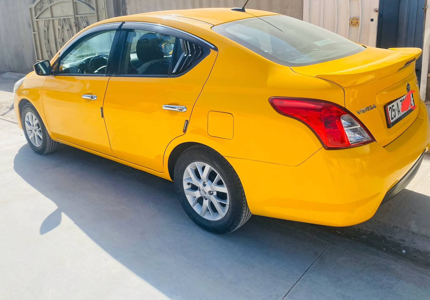 ***********  نيسان فيرسا مديل 19 رقم كركوك سياره كلش نضيفه بيها جاملغ وبنيد تبديل وبشاصي شويه ماشيه جوه ١٠٠ سياره فول  سعر ب115 وبيها مجال
