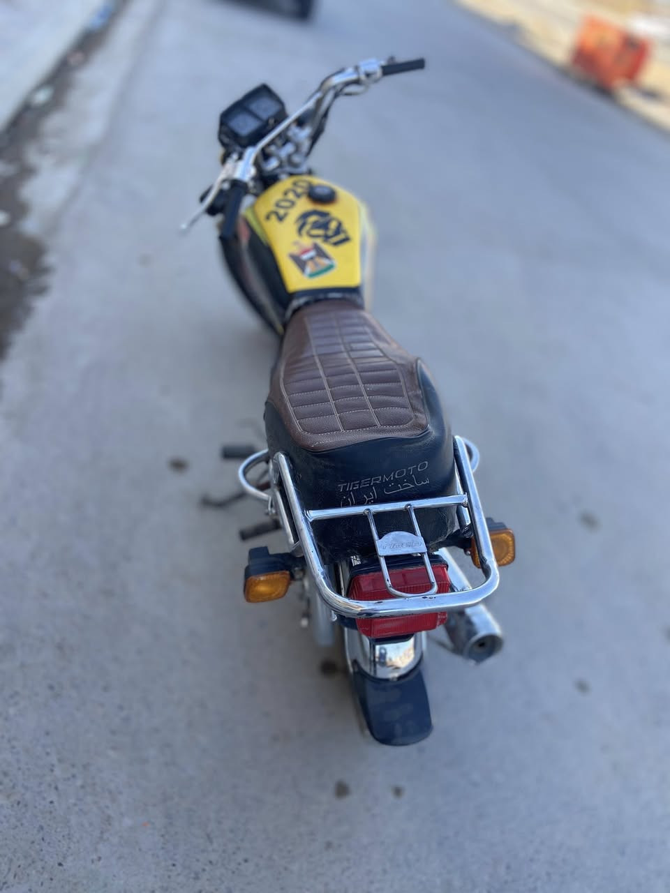 للبيع مستعجل تايكر موديل ٢٠ فول نضافه كلها شغاله ٤ كير محرك ١٢٥ السعر ٤٥٠ وبيها مجال مكاني تكريت القادسيه رقمي ***********
