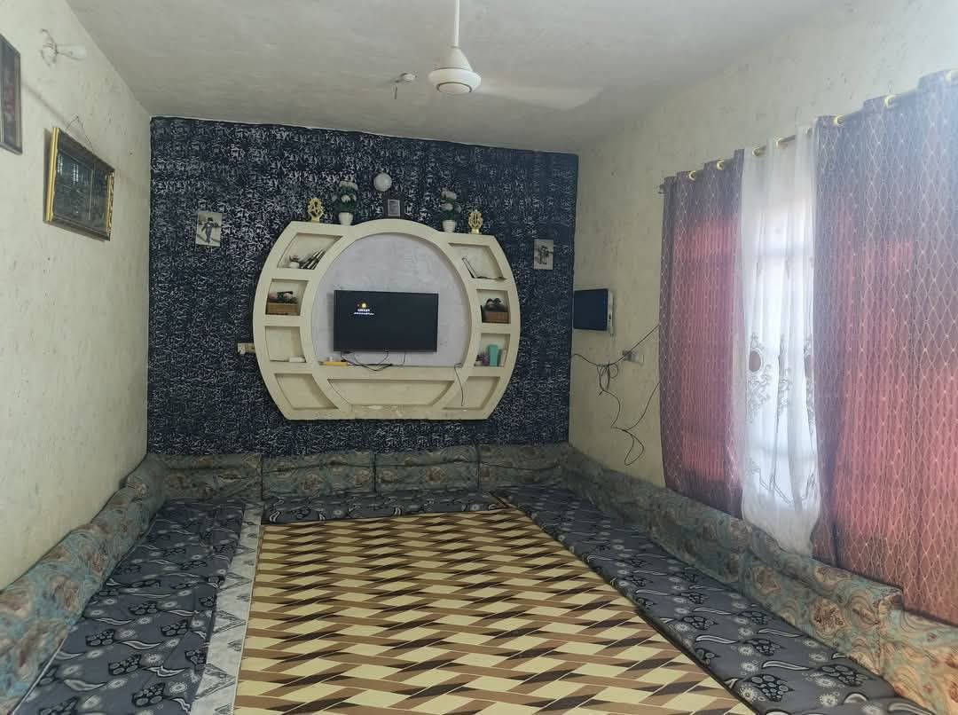 ارض زراعيه للبيع أربعة دونم الا ربع  تحتوي على ست بيوت مع مضيف ٤في ١٤ خارجيه بناء طابوق سقف صب كونكريت خباطة مركزية تحتوي على نخيل أصناف ممتازة(مكتوم خستاوي سلطاني شويثي زهدي وأصناف أخرى) واشجار فواكه تين ورمان وزيتون وتكي ونبك  كهرباء وطني مولد ذهبي تبليط لباب البيت ماء اسالة ونهر للسقي مع بئرين ارتوازيين للسقي في حالة الطوارئ الأرض مسيجه بالكامل طابو٢٥ باسمي تبعد عن الشارع العام قرابة كيلوالى كيلو وربع
العنوان كربلاء المقدسة قضاء الجدول الغربي مركز القضاء الرجيبه
للإستفسار ***********
