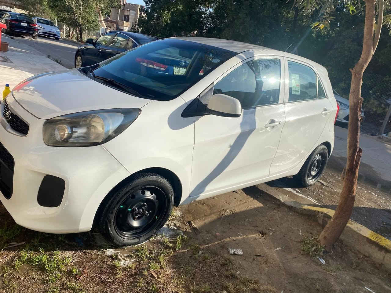 السلام عليكم
كيا بيكانتو خليجي موديل ١٧مواصفات عاديه كفاله عامه من الضربه والصبغ ماعدا بارد قليل 
ماشيه 81 
رقم اربيل الجديد 
مكان السياره بغداد 
السعر ٨٨ 
***********
