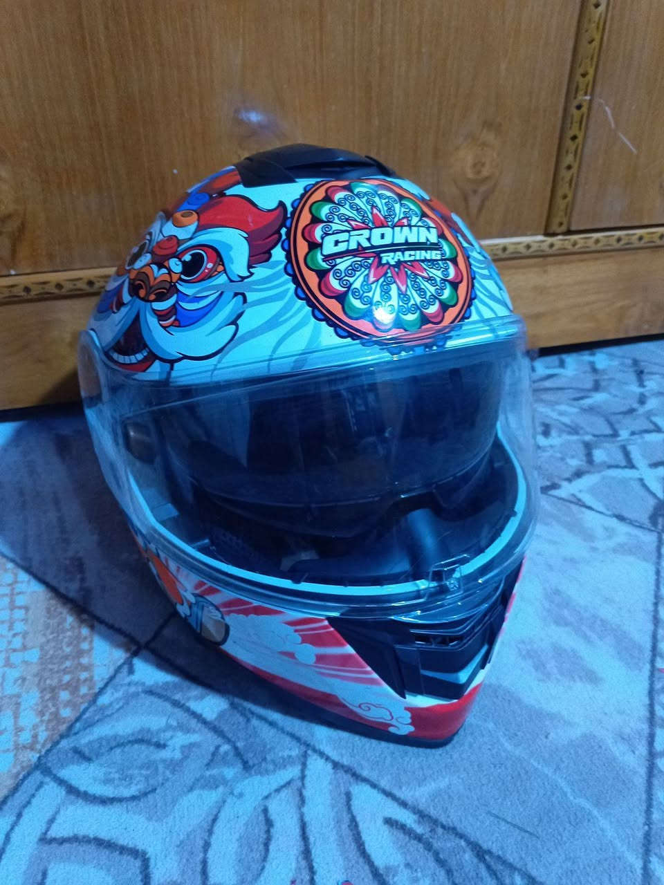 سلام عليكم خوذه رياضي موشم للبيع بيها وضع ليل ونهاري يعني نضارات شمسيه ونضارات طبيعيه سعرها 60وبيها مجال ماموجود ماسنجر وهاذه رقمي ***********بي واتساب واتصال
