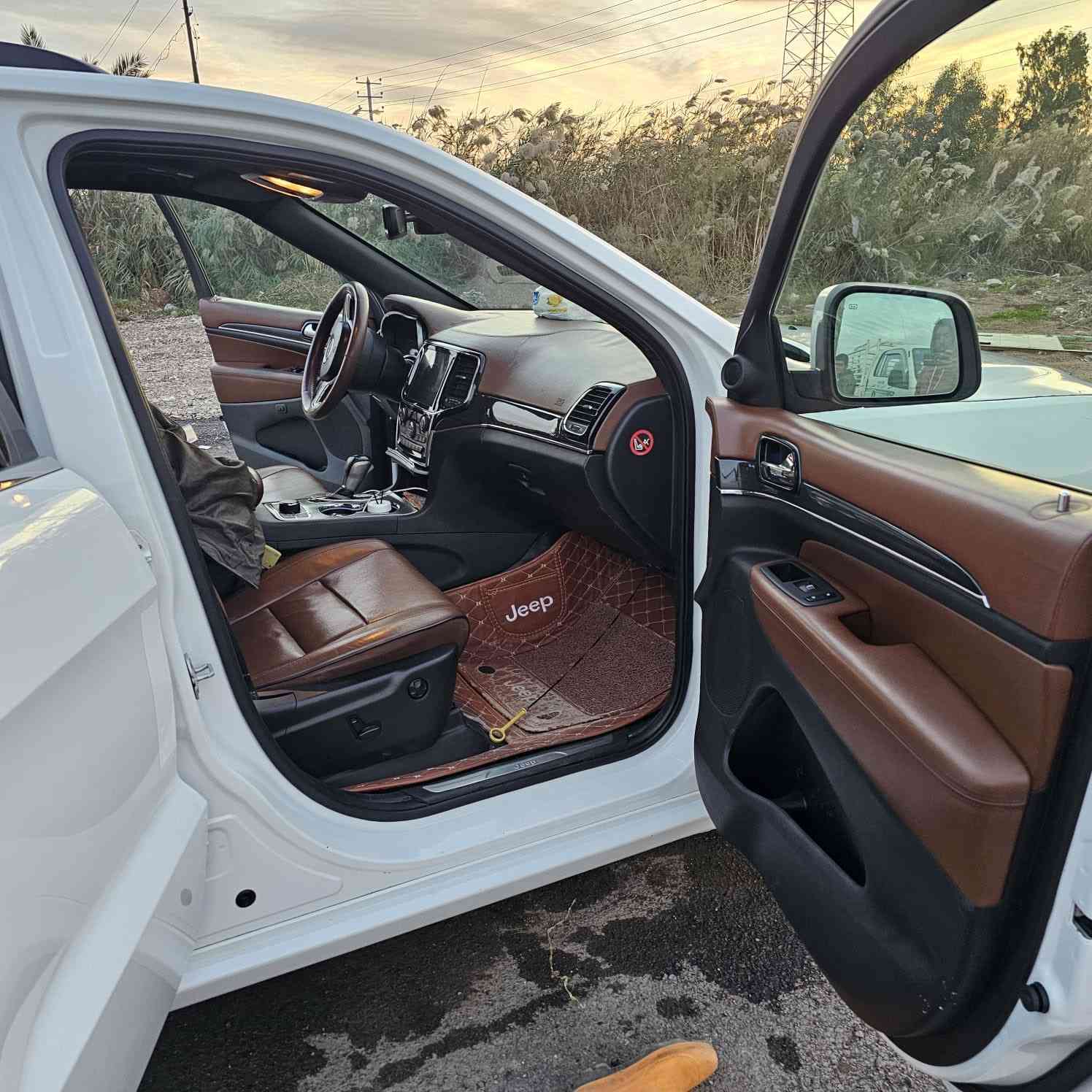 السلام عليكم للبيع جيبJeepاوفر لاند
موديل 2020 خليجي السياره بيها قطعتين فقط جاملوغ وبنيد 

مواصفات 

 3شاشات 🫰

بانوراما ❤️

بصمه 

جكات 

كشنات جلد +كهرباء 

جنطه كهرباء 

لايت زينون عالي ناصي 

داخل جوزي واسود  

رقم بغداد الدولي تحويل ثاني يوم 

سعر السياره خاص والاستفسار اكثر اتصل عل الرقم 

  مامتواجد عل الفيس 

0781 003 4231
