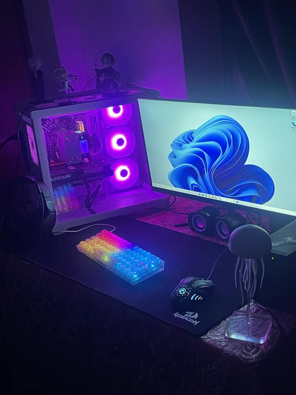 الكارت Geforce RTX 4060 Twin X2  Gddr6
المعالج  Intel®️ Core™️ i5-12400F Processor

مبرد هوائي DeepCool  RGB

الرام Black Wolf: RGB DDR4 RAM (2x8GB-3200 MHz) 

الهارد  M.2 512 

الهارد الثاني HDD 1TB

البورد ASUS Prime B660M-K D4 Gaming 

الباور  Segotep GM 750W  80+ Gold

الملحقات: شاشه VENOM حجم 24 166hz

كيبورد: red dragon 

 1 يو بي اس  1500

2 يو بي اس ٨٠٠

هديه جوستك اكس بوكس 

***********

المكان بغداد توصيل موجود 

سعرها مليون و١٠٠ قفل
