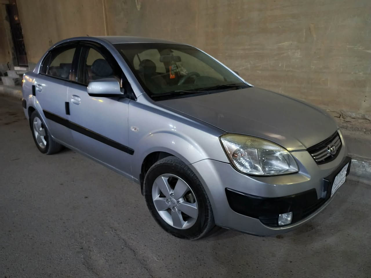 السلام عليكم 
كيا برايد 2009 فول مواصفات اخوان سياره كلش جديده وما متعوبه استخدام شخصي رايده 87 مكاني فلوجه ***********
