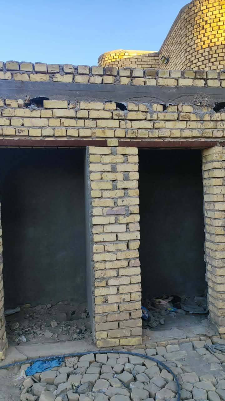 سلام عليكم ورحمة الله وبركاته بيت زراعي للبيع في دور الزراعه مقابيل البيطره مساحته 200م يحتوي عل غرفتين وصاله ودوانيه ومطبخ ملاحضه البيت واصل للبخ فقط بي وصل تطويب البيت لايرهم لامرواس لاقصاد بيع نقد نقد فقط ***********
