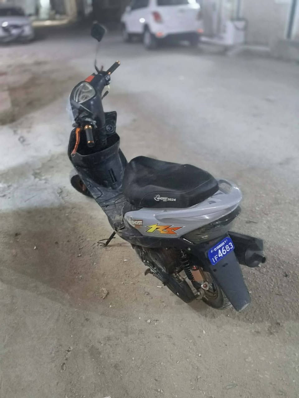 ماكس حاويه وصلها بيها ما مفتوح بيها برغي سعر 900 وبيها مجال قليل ***********
