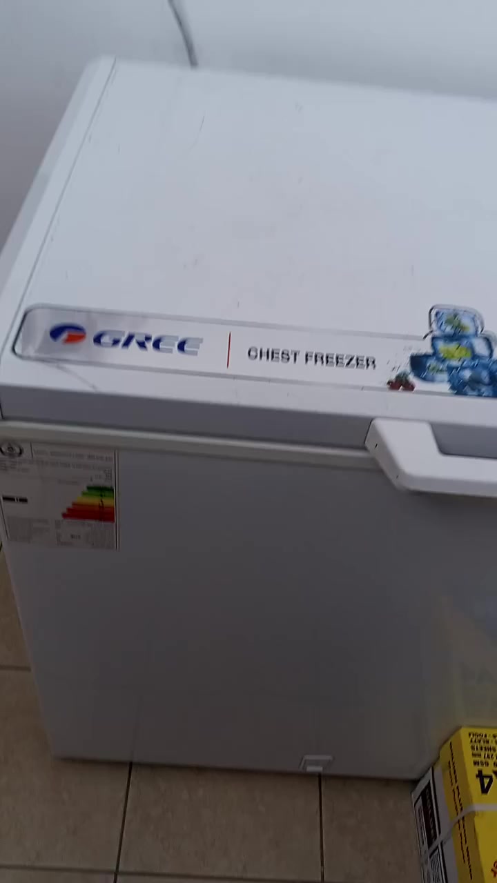 للبيع مجمده نظيفه 12 قدم ب350للتواصل ***********
