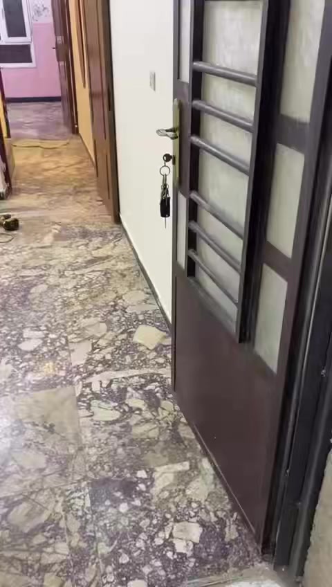 السلام عليكم
مشتمل طابق اول في حي الجامعه  معزول 

يحتوي على صاله ومطبخ وحمام وغرفه

يقع بين الداودي وحي الجامعه قرب الضريبه 

للستفسار ***********وتساب او سيمكارت
