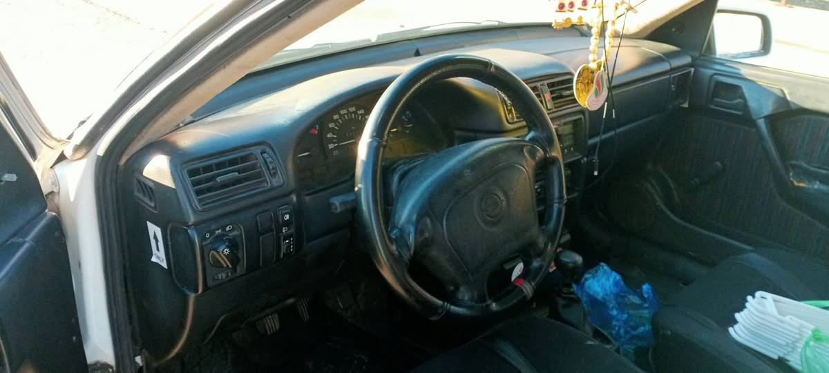 ئۆپل مۆدیل 1994 ئاڕمی پلاستیک سلیمانی مەکینە 18 سلایت دەبل ئیرباگ ویل کرۆم بیمەسرەف زۆر جوانە ماڵی دۆستە بی دەعمو لی دراوی نرخی 33 گەلاو مجال شوین بازیان 
*********** السليمانية, العراق
