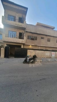 دار متكون من ثلاث طوابق مساحة الدار 115.5 الواجهة ٢٠ متكون من خمس غرف ...
